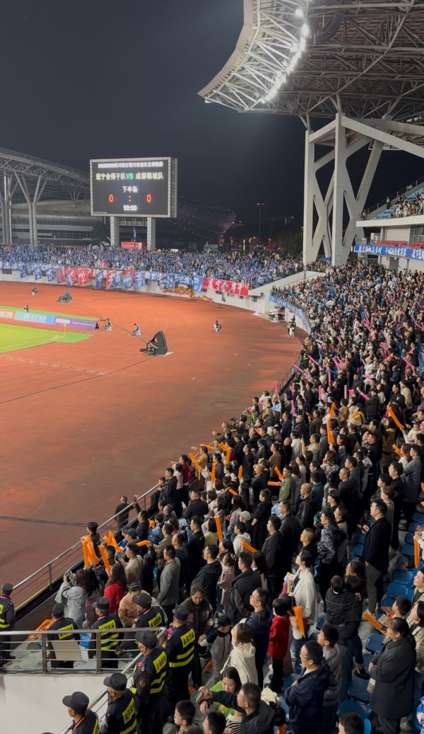 聚合财富 少打一人，零封对手！遂宁主场逼平成都